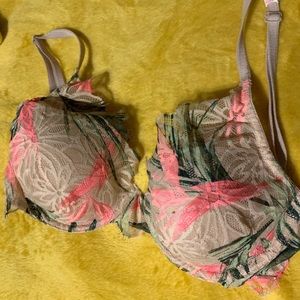 Patterned lace bra